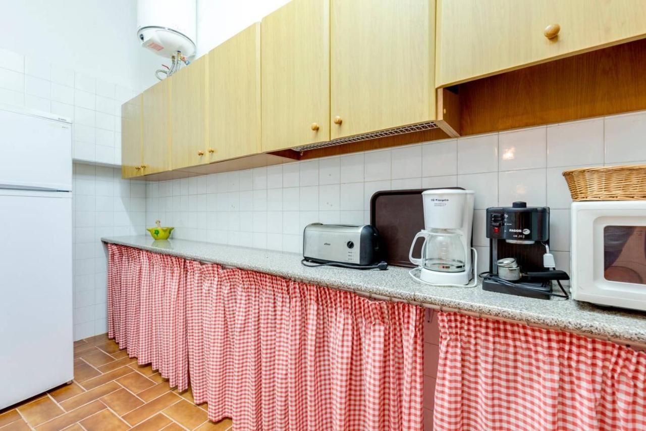 4 Bedrooms With Private Pool Enclosed Garden And Wifi At Villa *