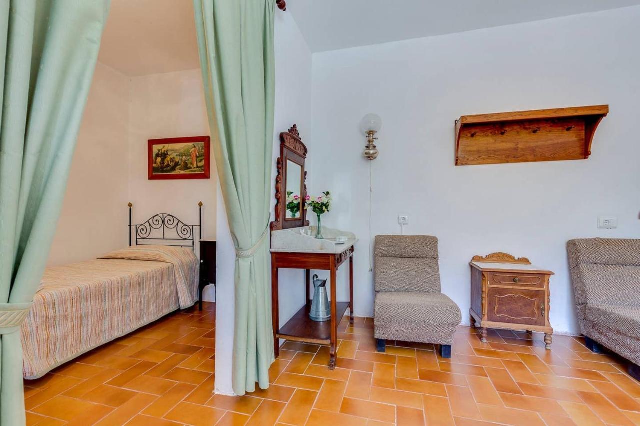 4 Bedrooms With Private Pool Enclosed Garden And Wifi At Villa *