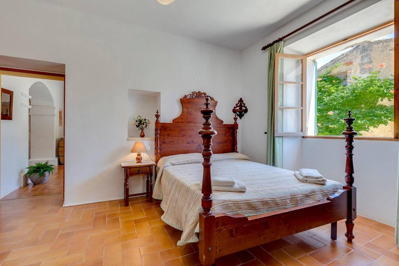 4 Bedrooms With Private Pool Enclosed Garden And Wifi At Villa