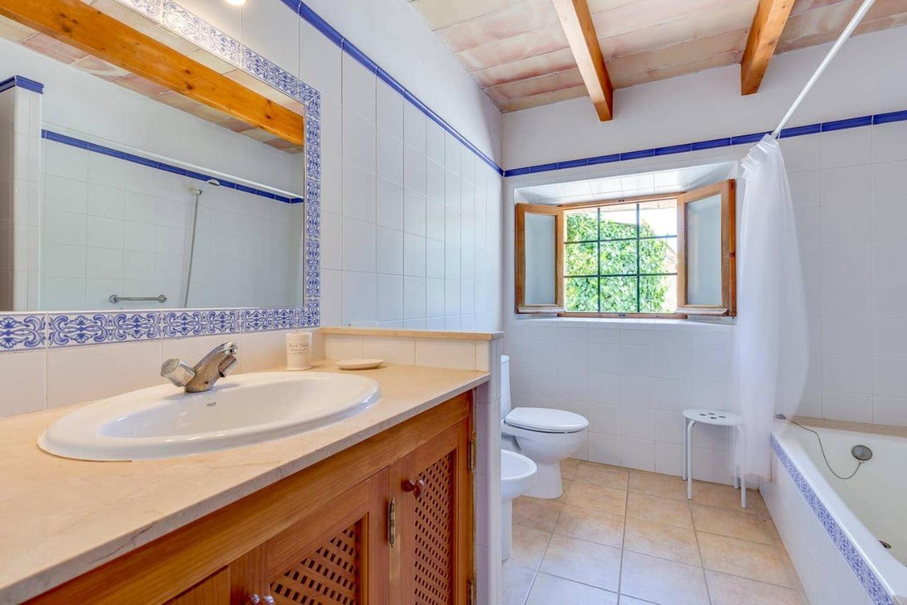 4 Bedrooms With Private Pool Enclosed Garden And Wifi At *